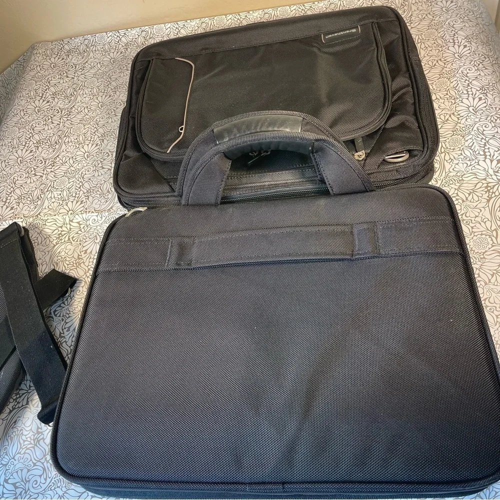 Brenthaven Black Padded Laptop Computer Messenger Crossbody Travel Bag